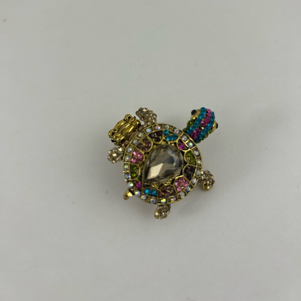 Sparkly turtle ring